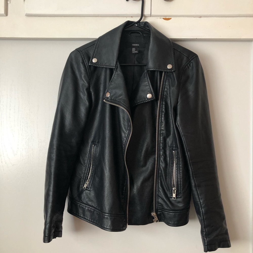 $3/30 F21 Preloved faux leather jacket
